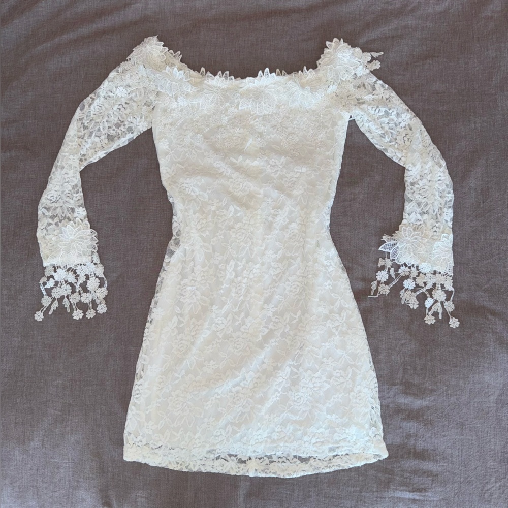 3/$30 White Lace Off-Shoulder Mini Dress – Size L 🤍